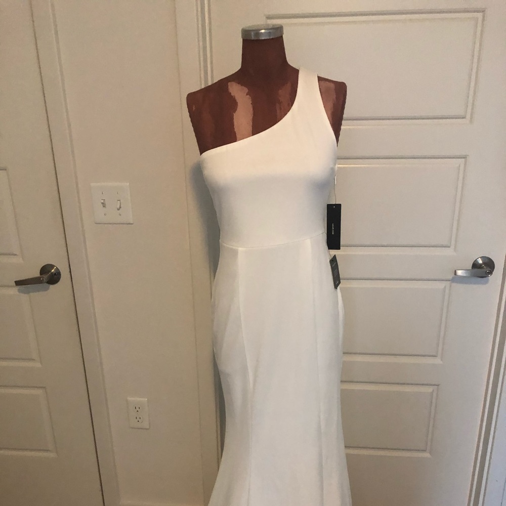 One shoulder long white gown - lulu’s NWT
